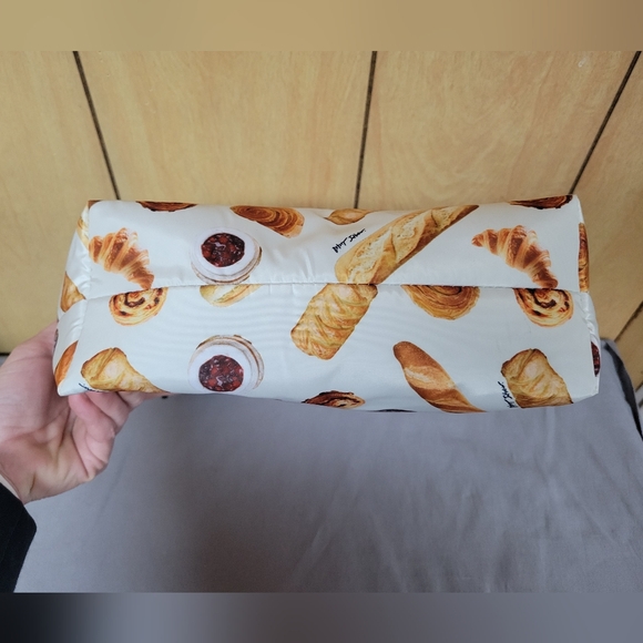 Betsey Johnson Love At First Bite Insulated Lunch Tote - Picture 3 of 7